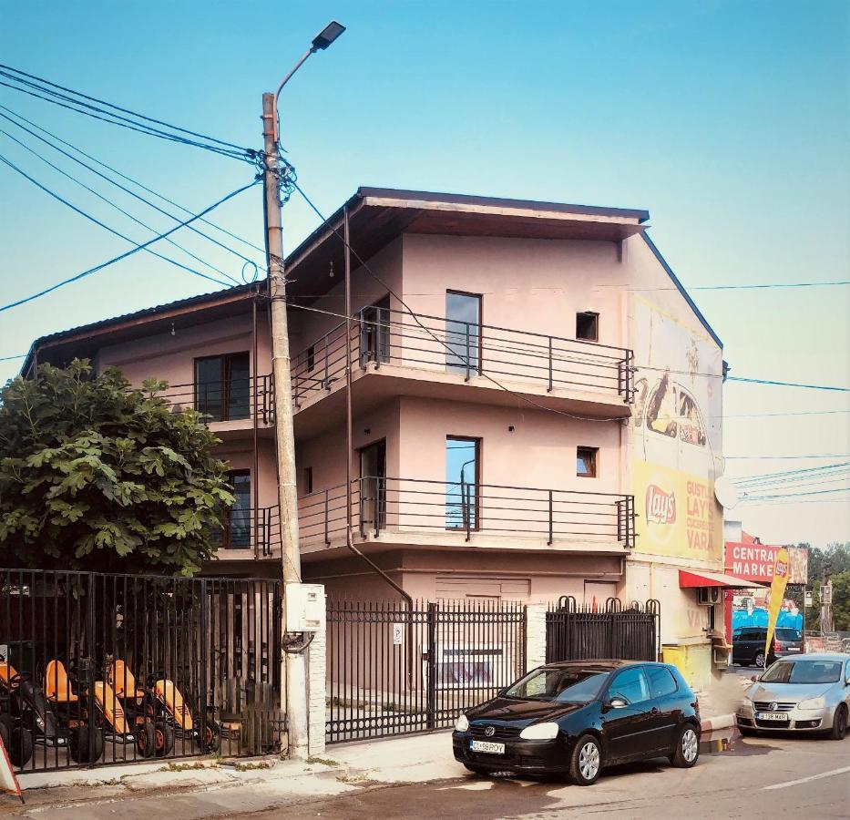 Casa Maranta Hotel Костинещи Екстериор снимка